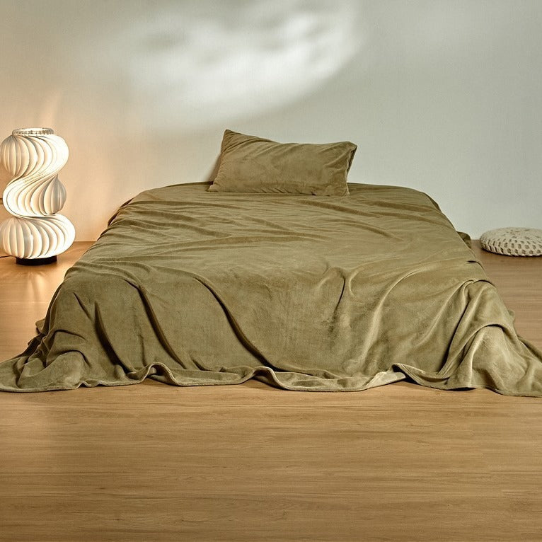 Kuscheldecke aus Mikrofaser mit samtiger Oberfläche und extra großem Format