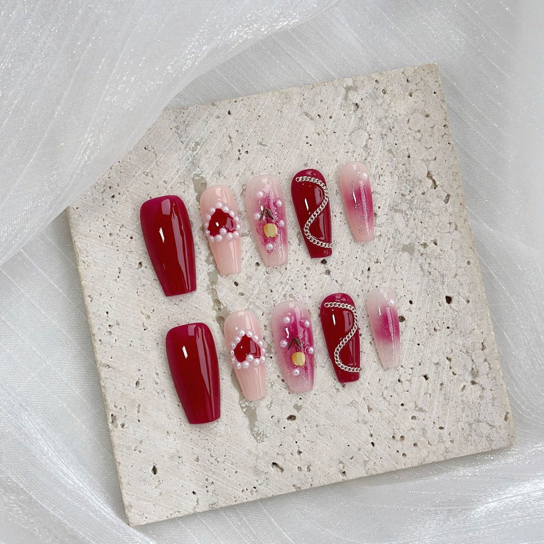 Dekoratives Press-On-Nagelkunst-Set mit glamourösem Design