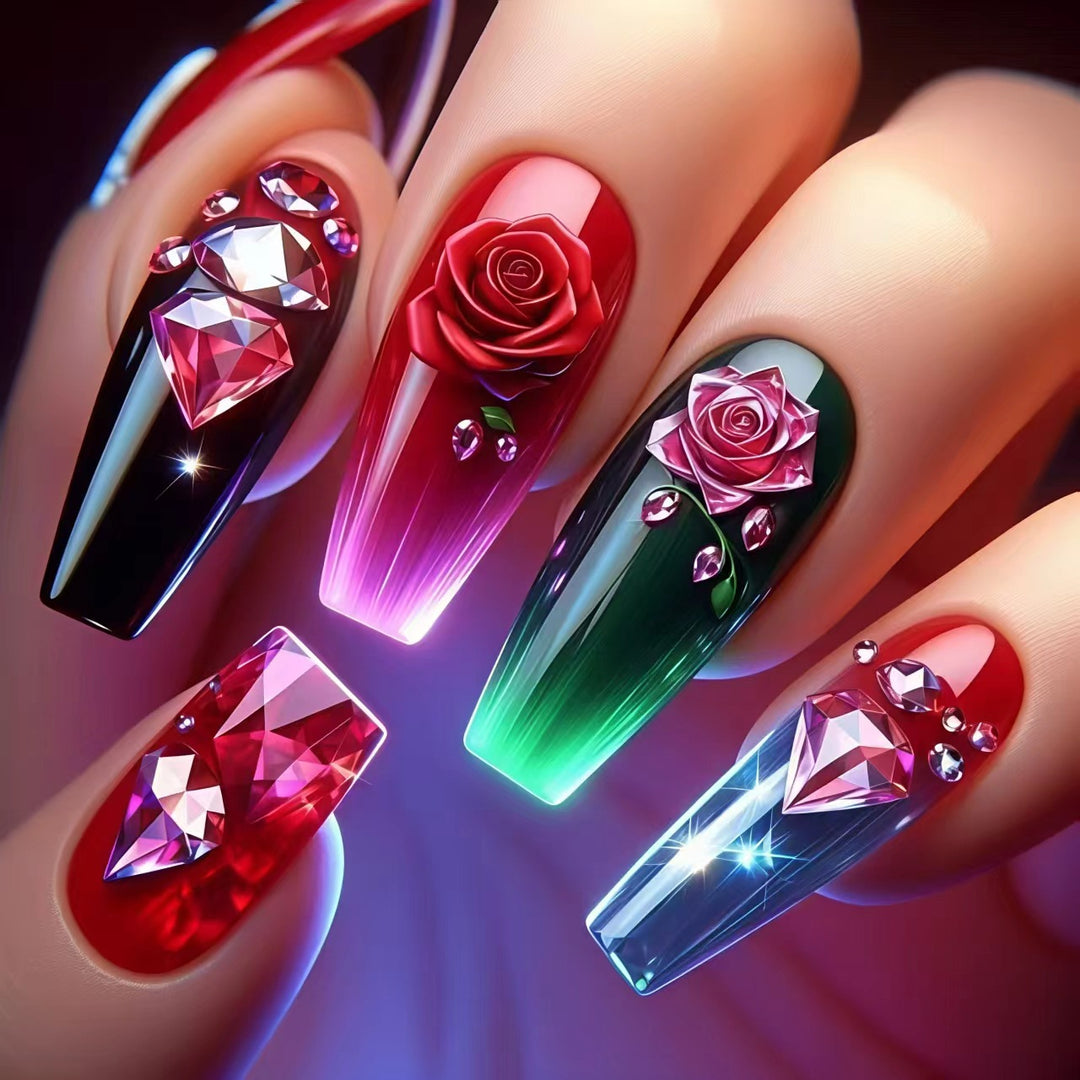 Kunstnägel mit Floralen und Glitzernden Akzenten Karnz