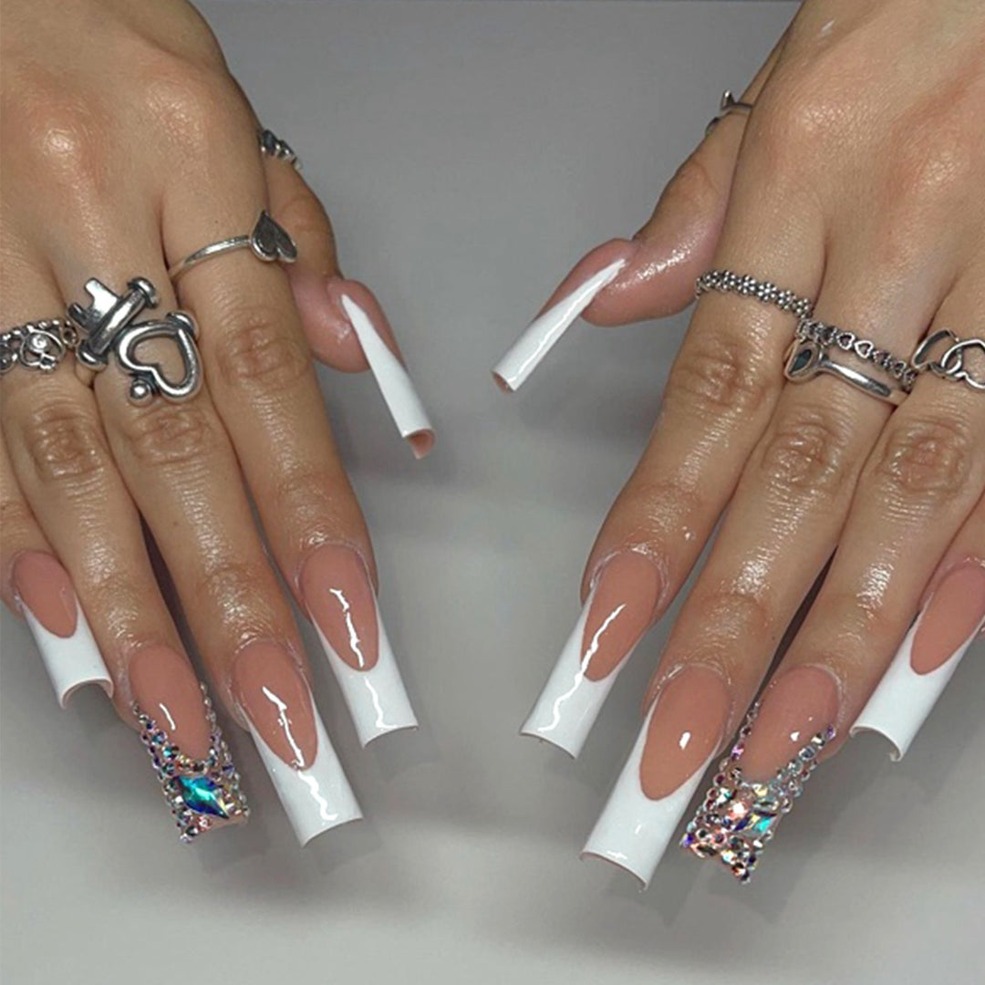 Elegantes French Tip Acryl Nagel Set Karnz
