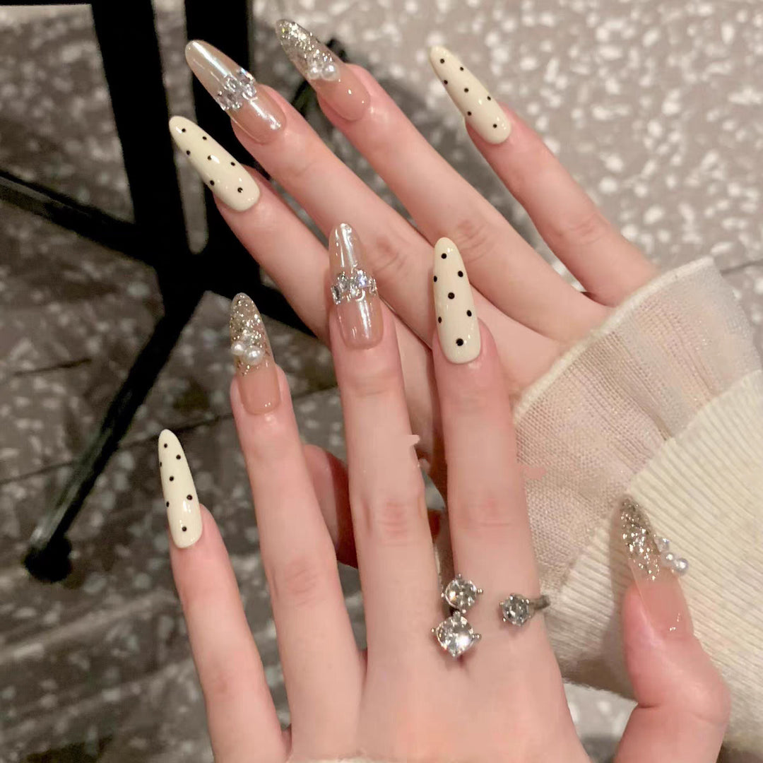 Künstlerische Nagelverlängerungs-Tips