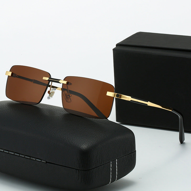 Damen Sonnenbrille im modernen rechteckigen Design mit luxuriösen Metallelementen Karnz