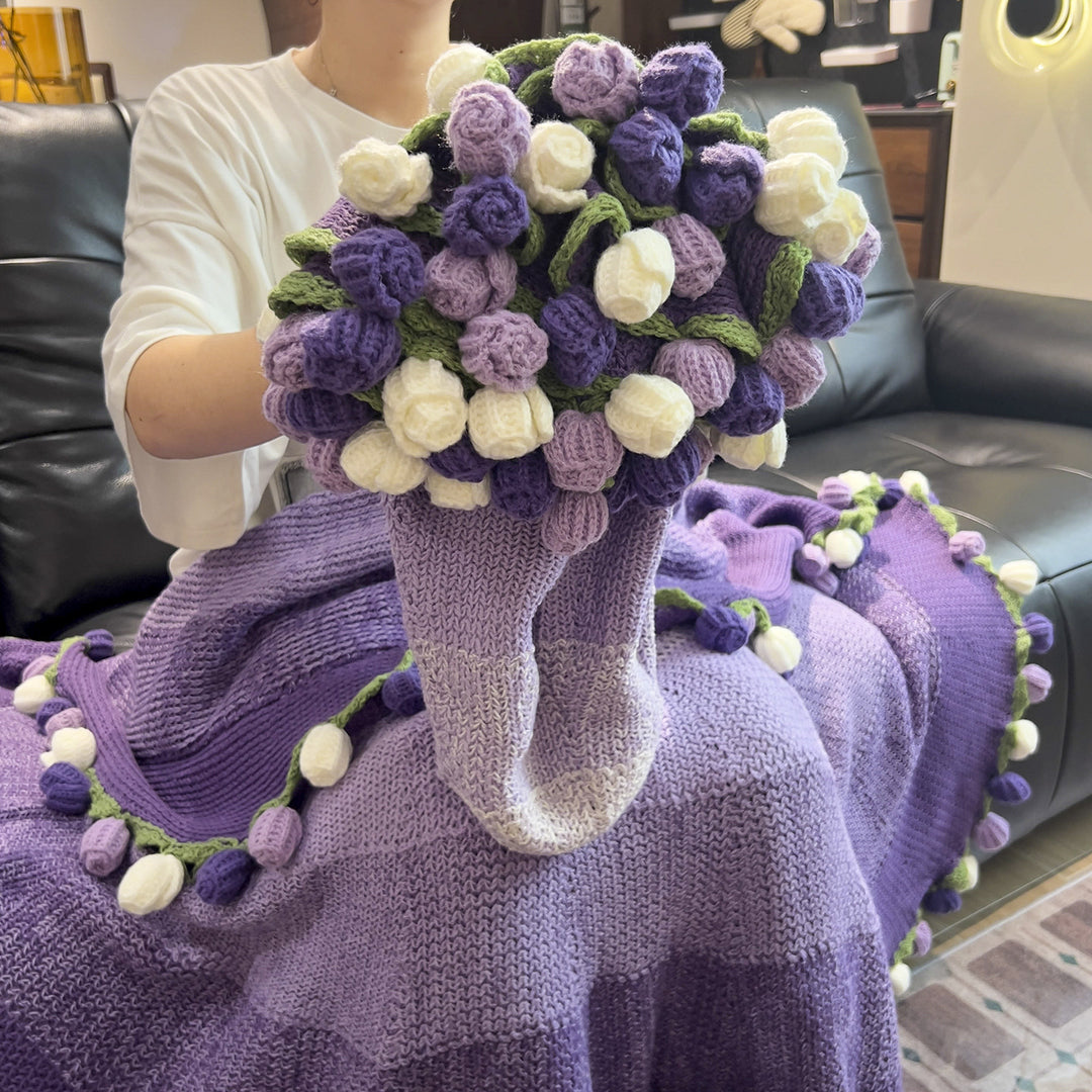 Handgestrickte florale Pom‑Pom Wurfdecke und gemütliches Socken-Set