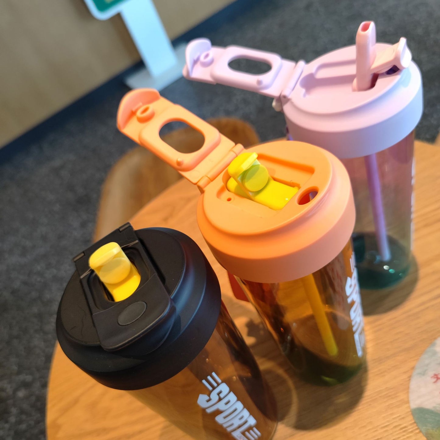 Damen Sport-Trinkflasche mit praktischer Strohhalm- und Tragefunktion Karnz