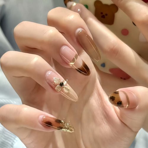 Elegante dekorative Press-On Nail Set Karnz