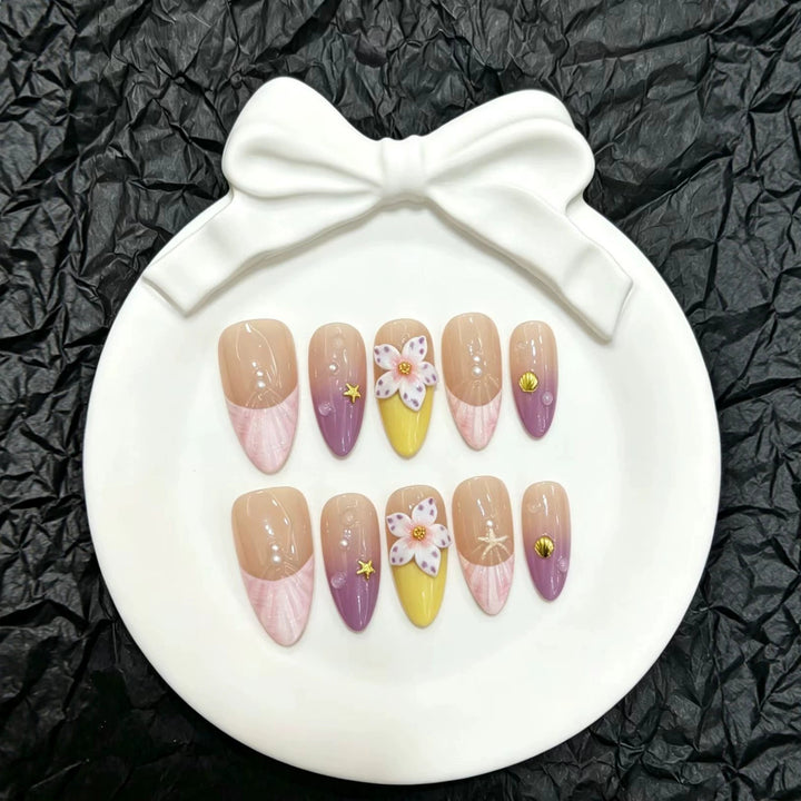 Blumenverziertes Press-On Nagelkunst-Set