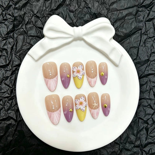 Blumenverziertes Press-On Nagelkunst-Set