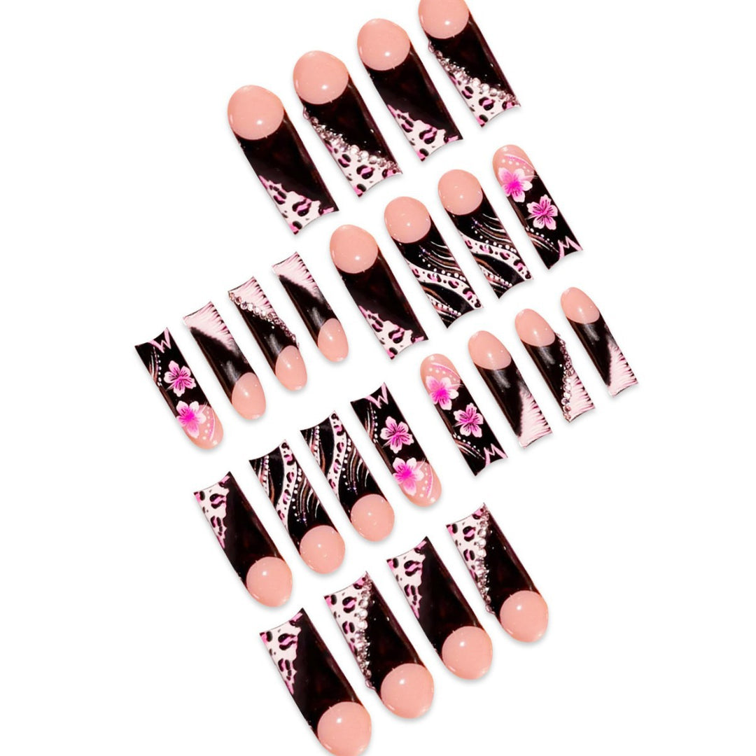 Künstlerisches Stiletto Press-On Nagelset Karnz