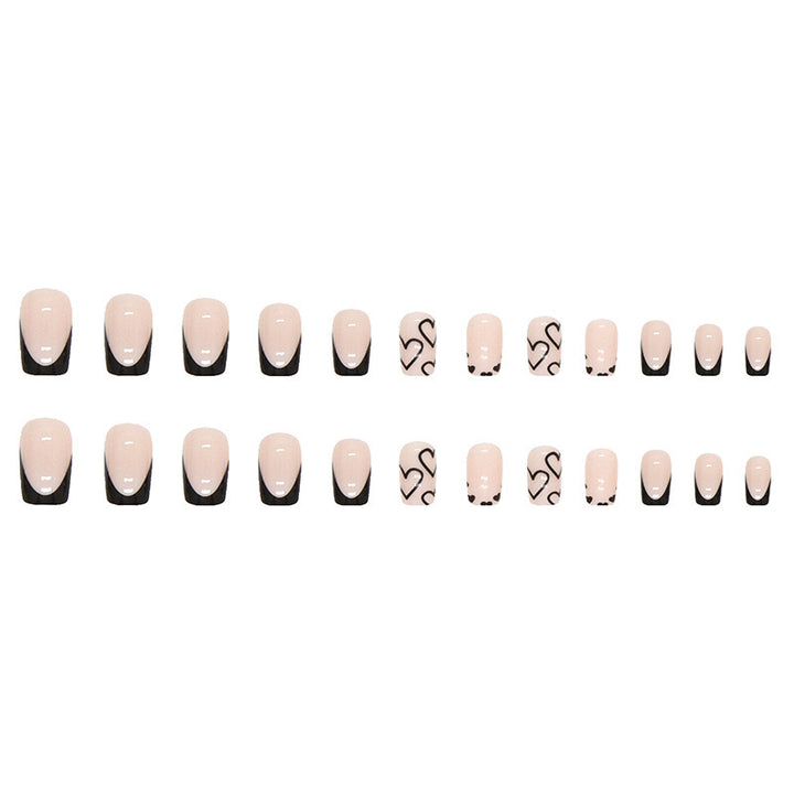 Herz-inspiriertes Press-On-Nageldesigns Karnz