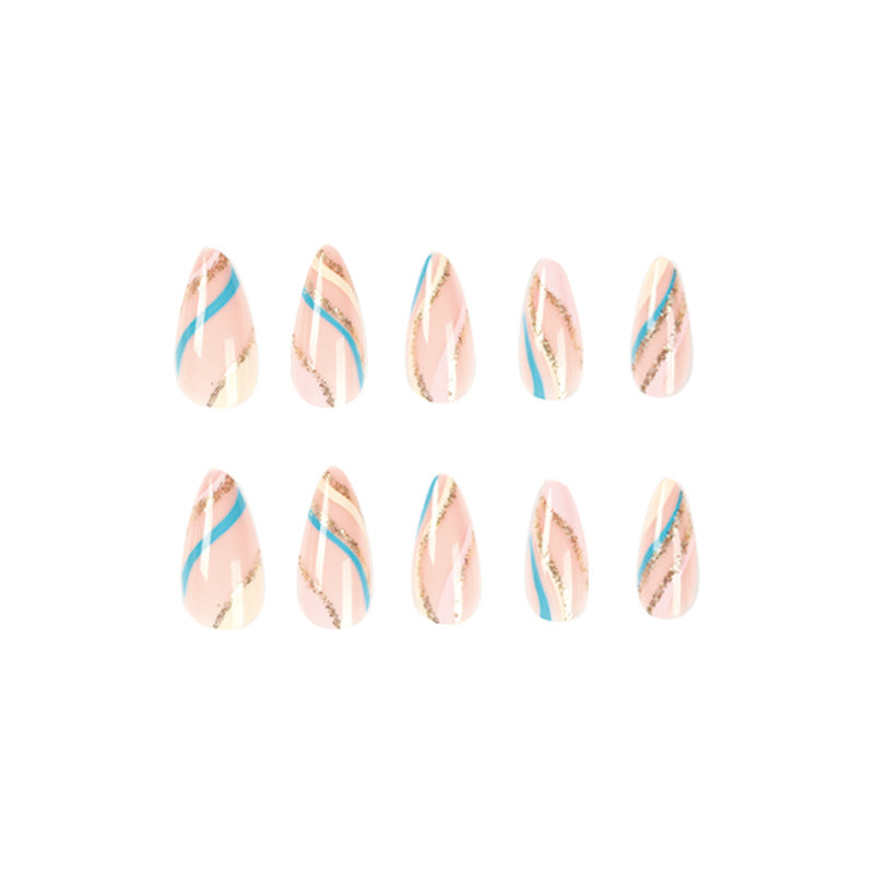 Kunstvolle Nailart mit metallic Akzenten und abstrakten Designs Karnz