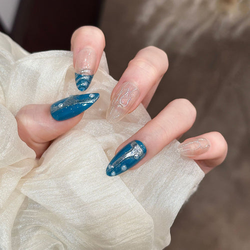 Künstlerische Metallic Press-On Nails