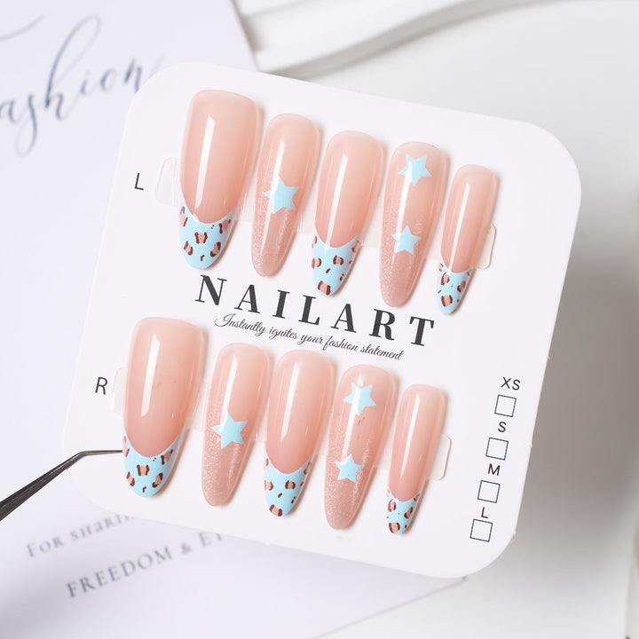 Kreatives thematisches Press-On-Nagelset Karnz