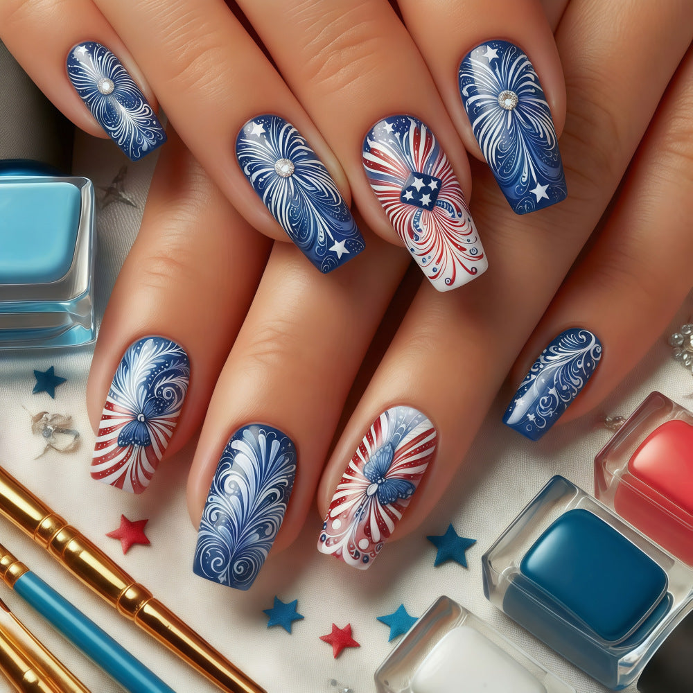 Kunstnägel im patriotischen Design Karnz