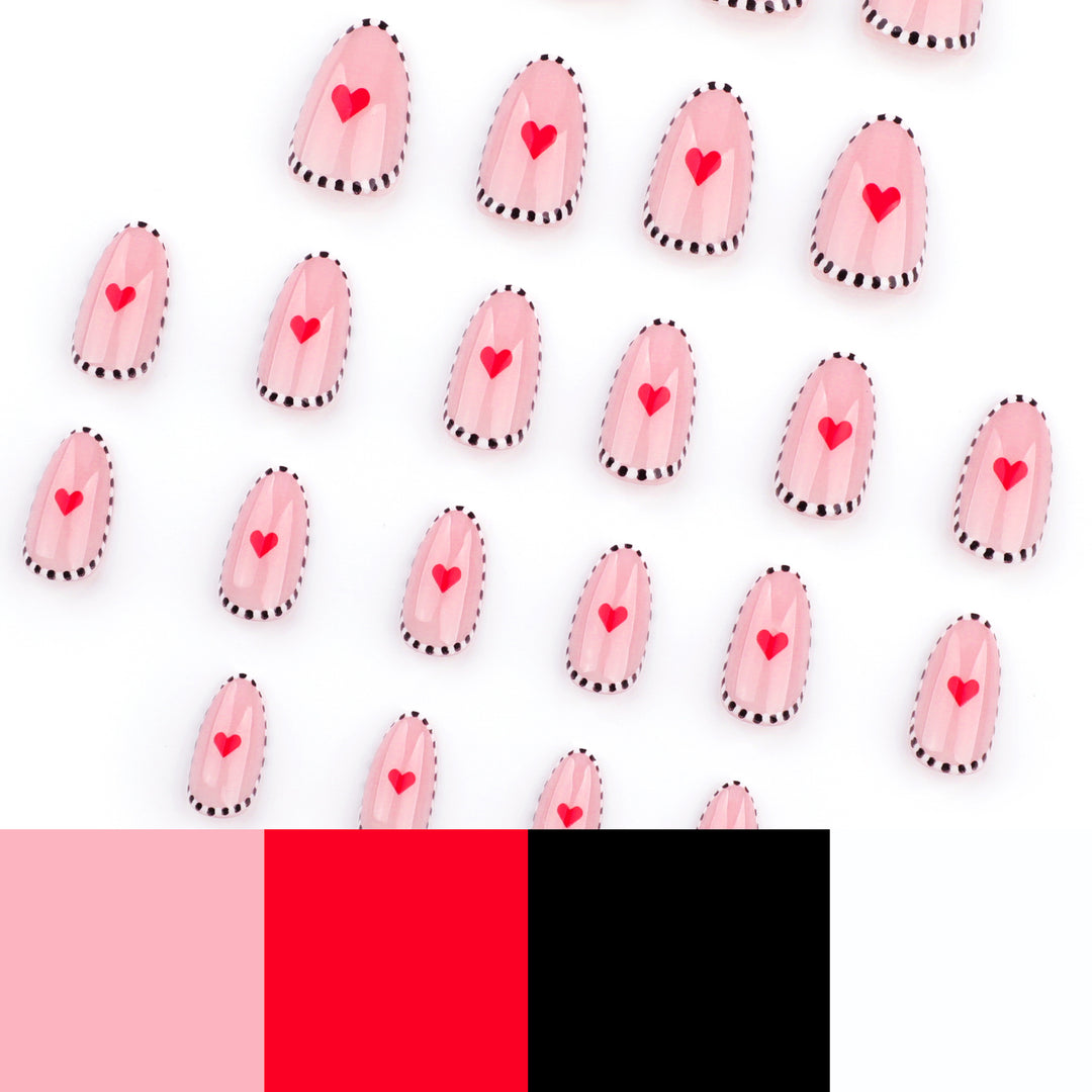 Kunstvolle Nagelkunst im romantischen Herzen-Design Karnz