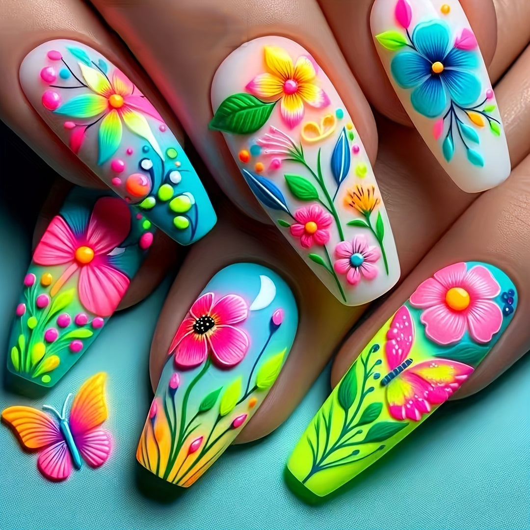 Kreatives Blüten-Nageldesign Karnz