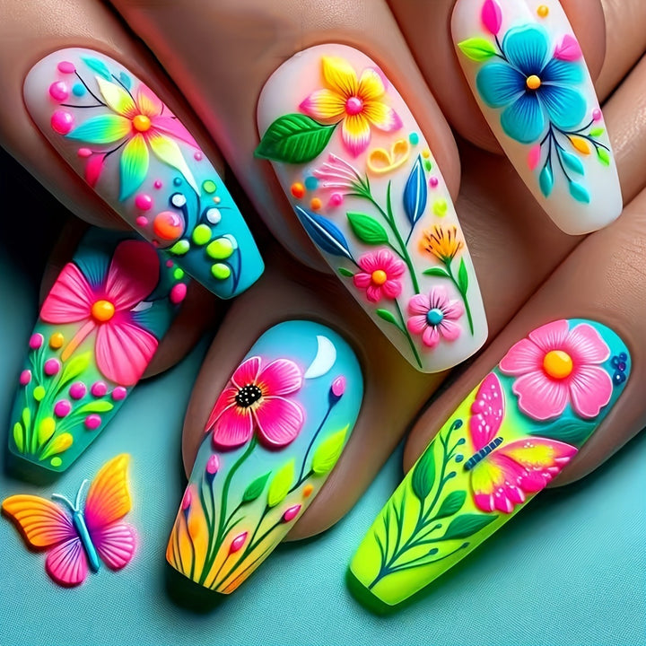 Kreatives Blüten-Nageldesign Karnz