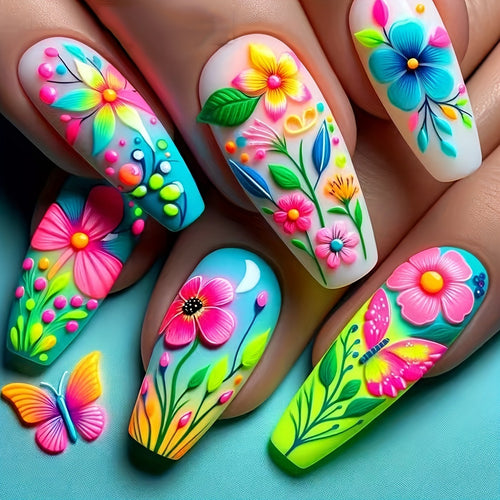 Kreatives Blüten-Nageldesign Karnz