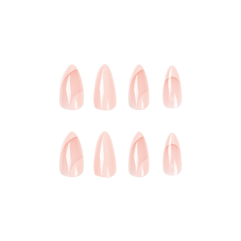 Glamouröse Nagelkunst mit Herzmotiven Karnz