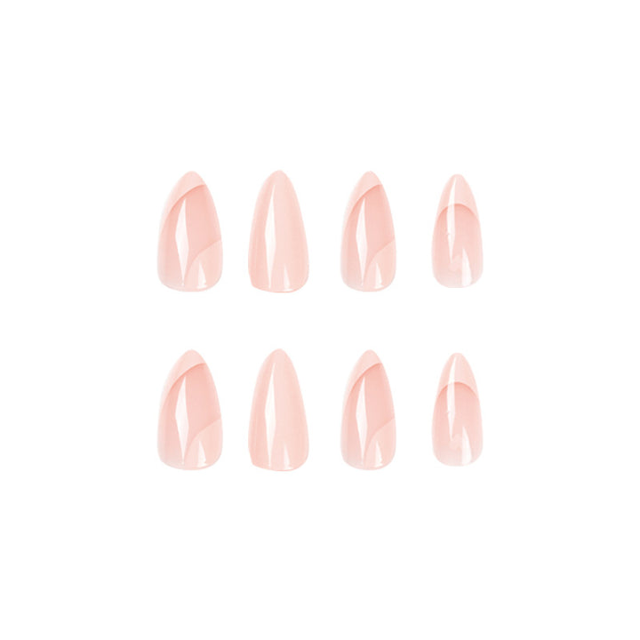 Glamouröse Nagelkunst mit Herzmotiven Karnz