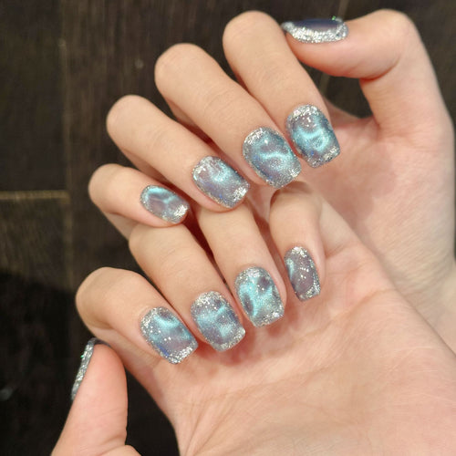 Glitzerndes Press-On Nagelkunstset mit silbernen Akzenten