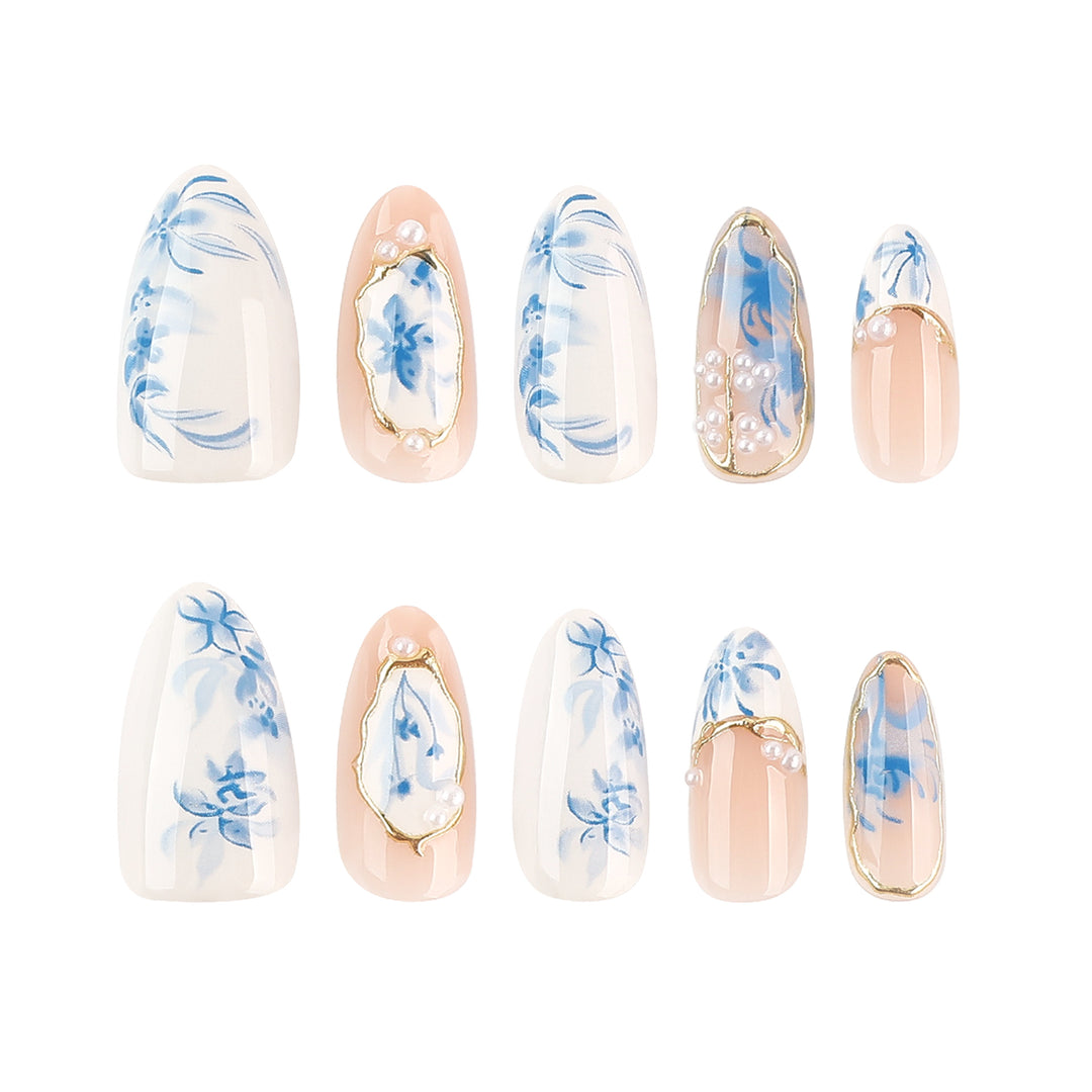 Elegante Künstliche Nagelgestaltung mit floralem Design Karnz