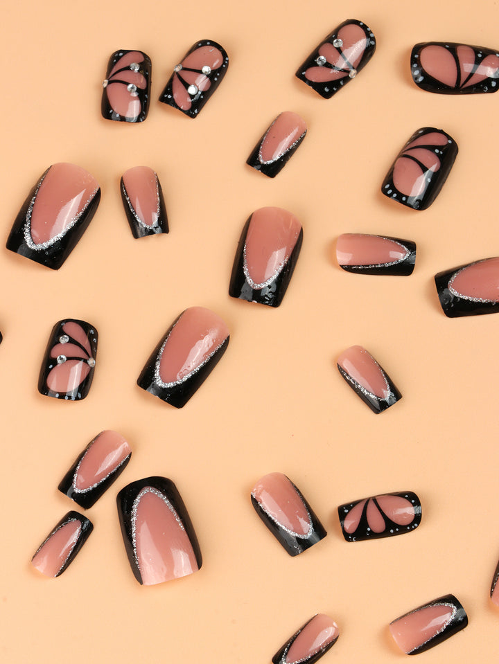 Dekorative 3D Nagelverzierung Karnz