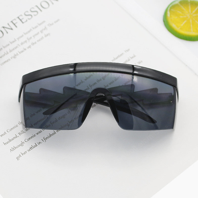 Damen Sicherheitsbrille im modernen Design Karnz