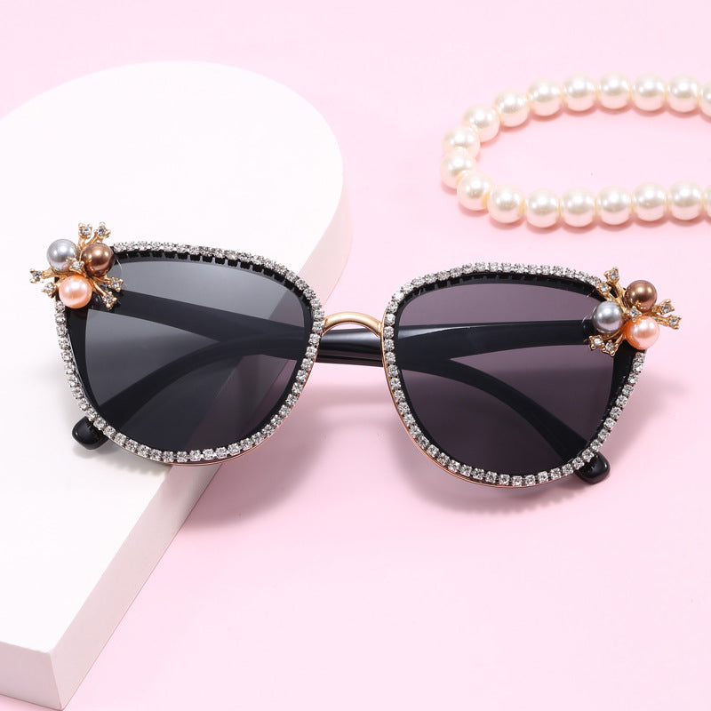Damen glamouröse Sonnenbrille mit Perlen- und Kristalldekoration Karnz
