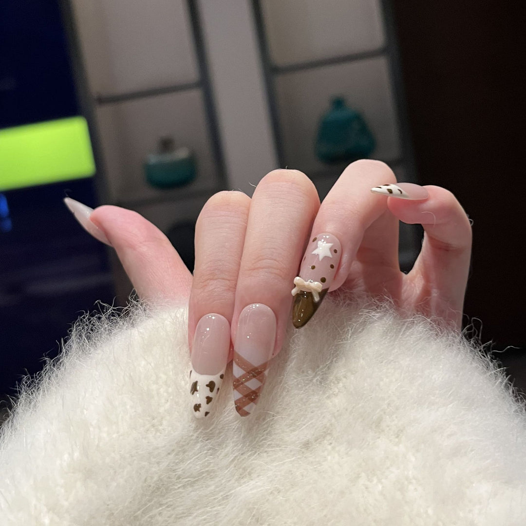Künstlerisches Press-On-Nagelset Karnz