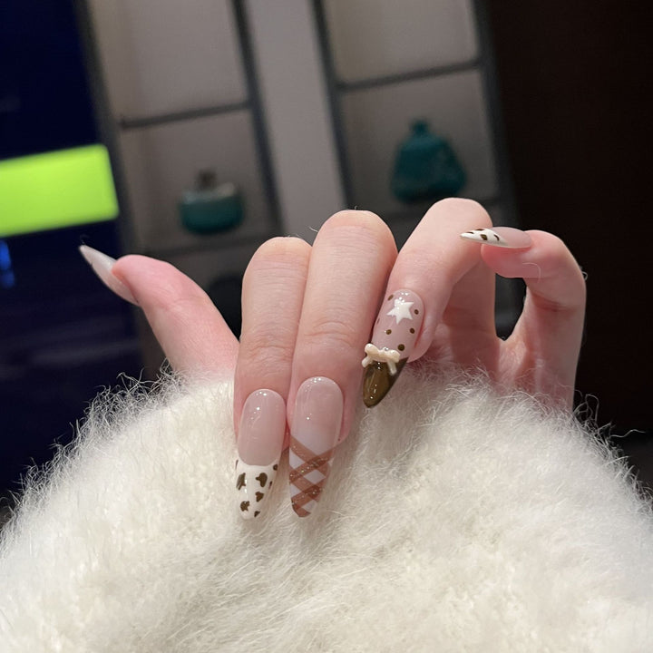 Künstlerisches Press-On-Nagelset Karnz