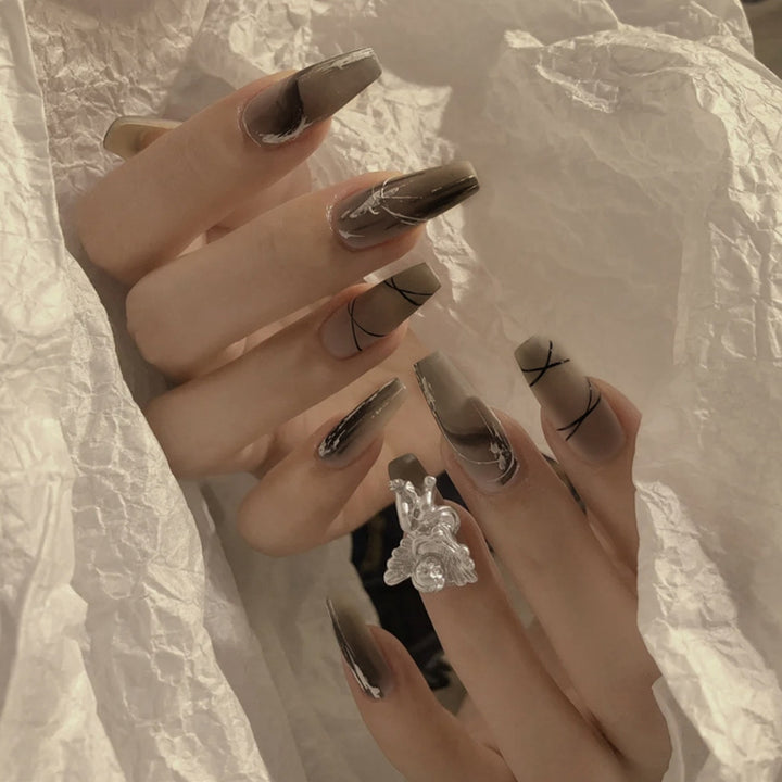 Dekoratives florales Press-On-Nagelkunst-Set Karnz