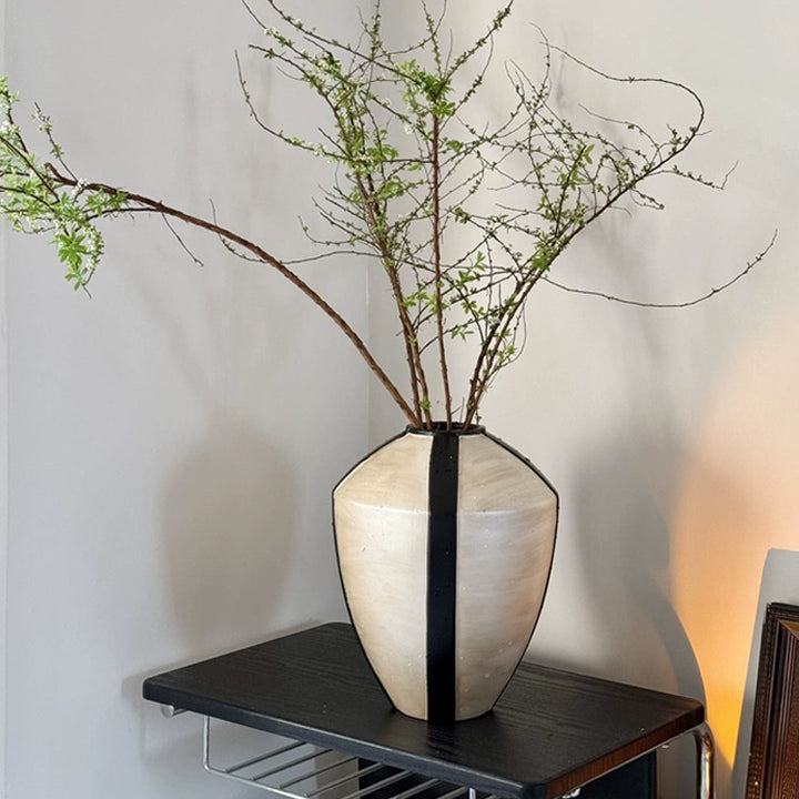 Elegante geometrische dekorative Vase