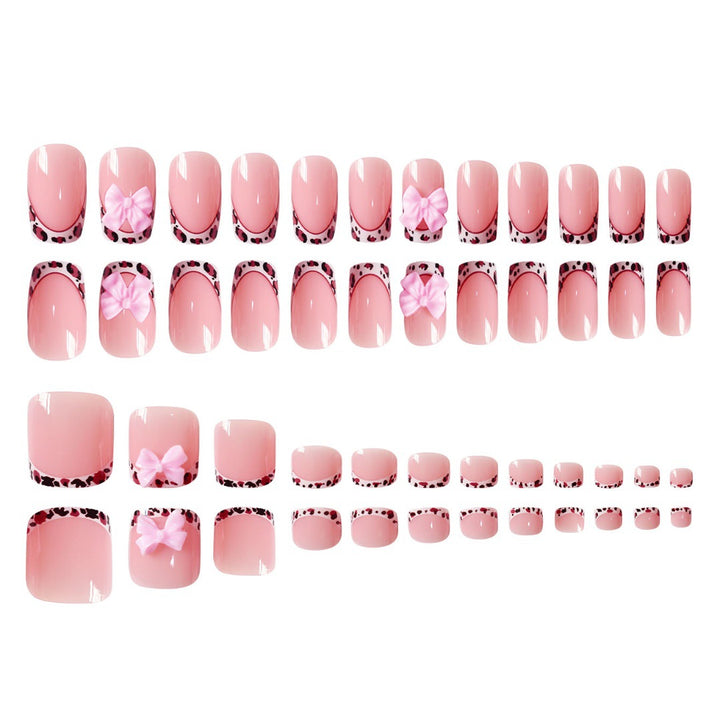Künstlerisches Nagelset mit Schleifenakzenten Karnz