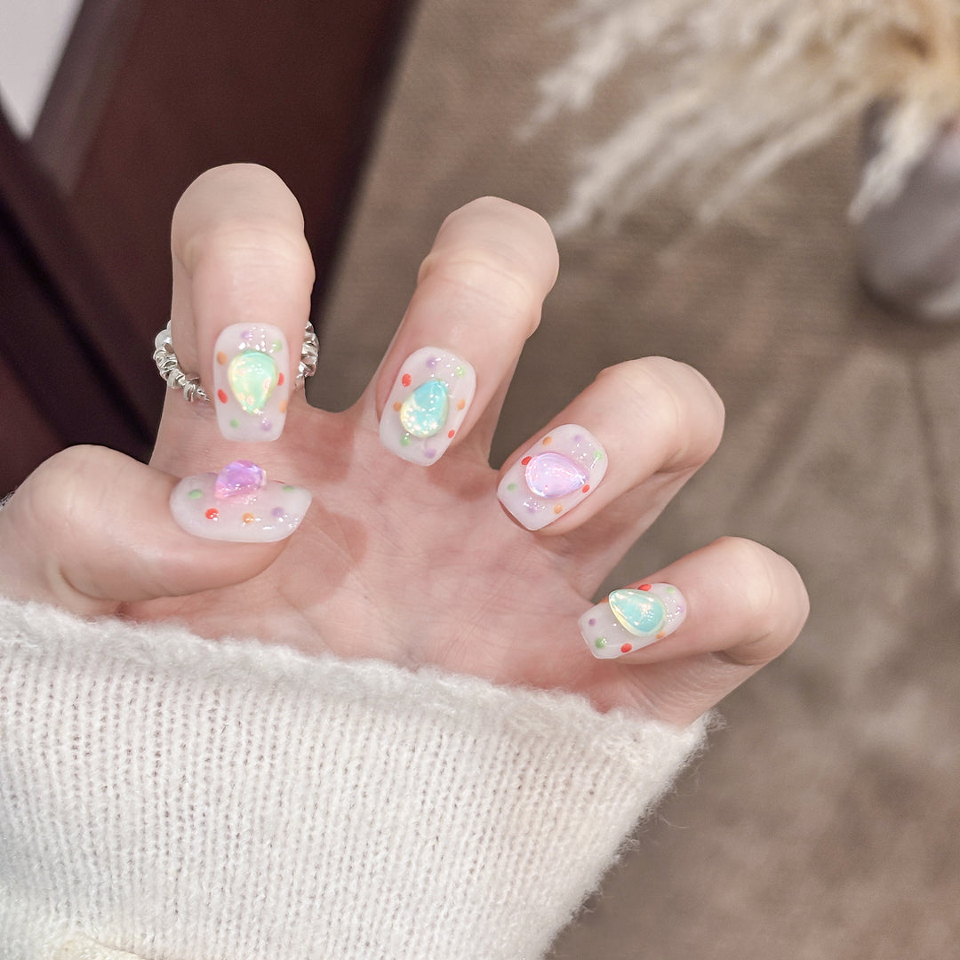 Dekorative Nagelkunst