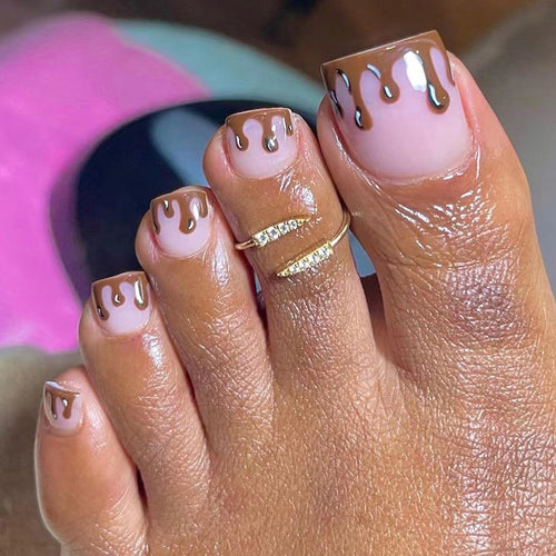 Kreative Fußnagelkunst im Schokoladenglasur-Design Karnz