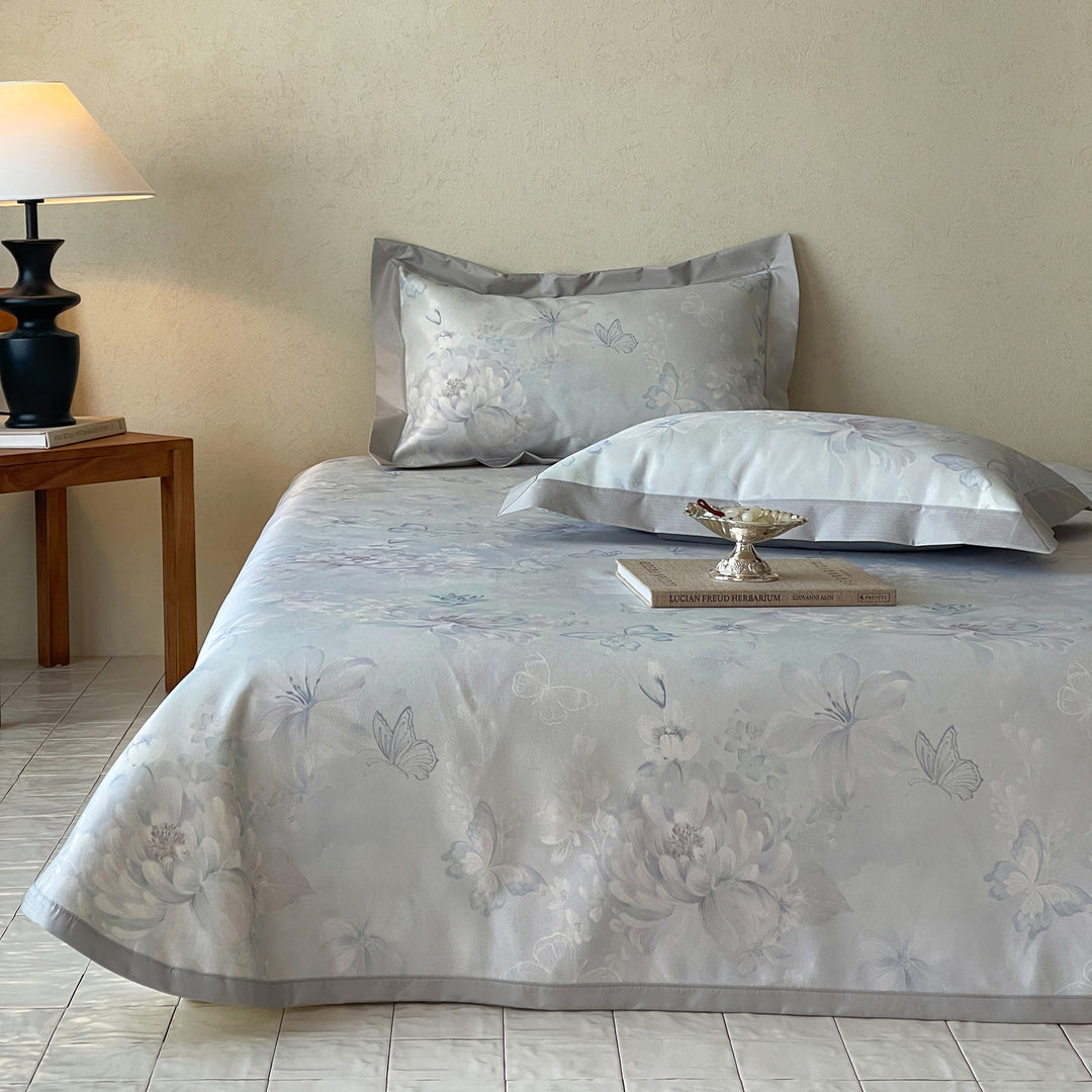 Luxuriöses Satin-Bettwäsche-Set mit floraler Jacquard-Webung und breiter Satinkante