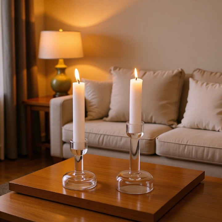 Minimalistische klare Glas-Taper-Kerzenständer-Paar mit gewichtetem Sockel Karnz