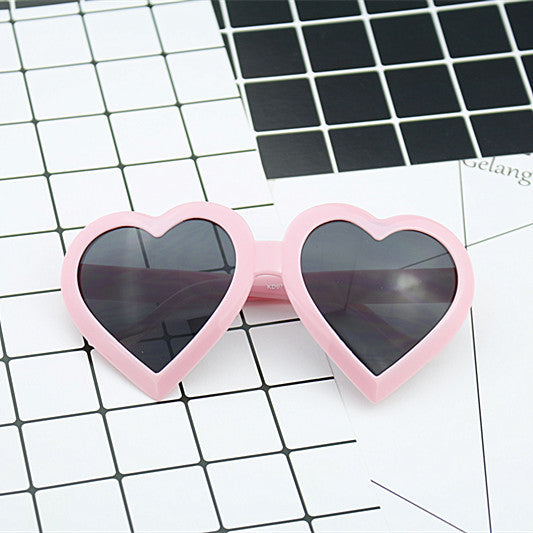Damen Herzförmige Sonnenbrille im modernen Design Karnz