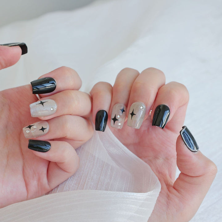 Glamouröse Press-On-Nagelset mit schimmernden metallischen Akzenten