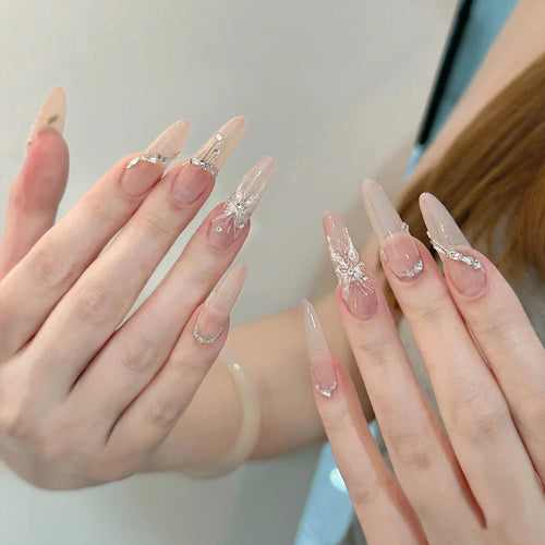 Glamouröse Stiletto Press-On Nagelkunst Set mit eleganten Edelsteinen Karnz
