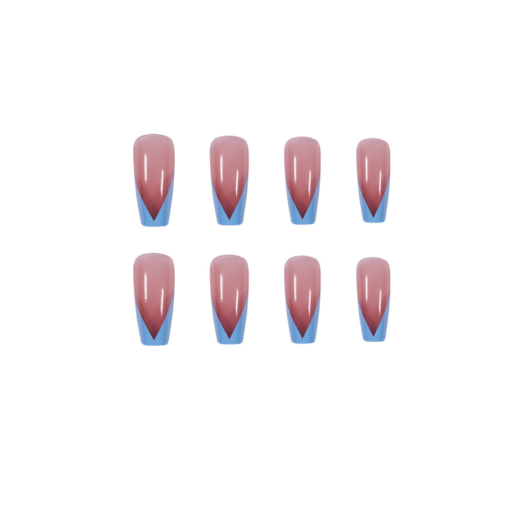 Kunstvolle Stiletto-Nägel mit Ombre-Design Karnz
