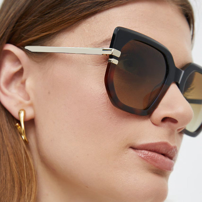 Damen geometrische Sonnenbrille mit luxuriösem goldenen Rahmen und polarisierenden Gläsern Karnz
