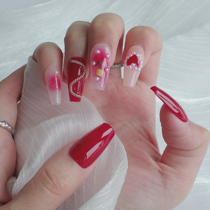 Dekoratives Press-On-Nagelkunst-Set mit glamourösem Design