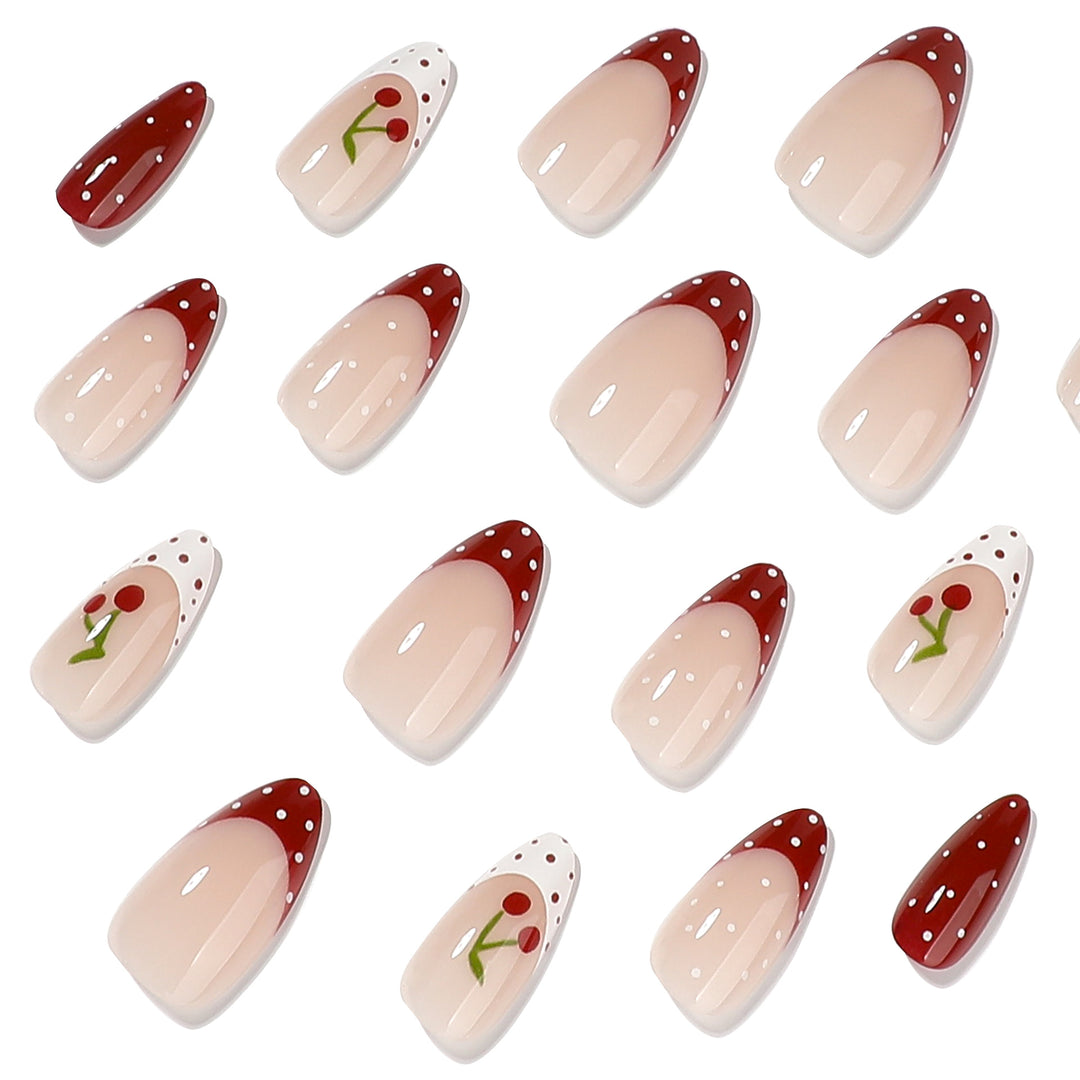 Kunstvolle Nagelverlängerungen mit fruchtigem Kirschdesign Karnz