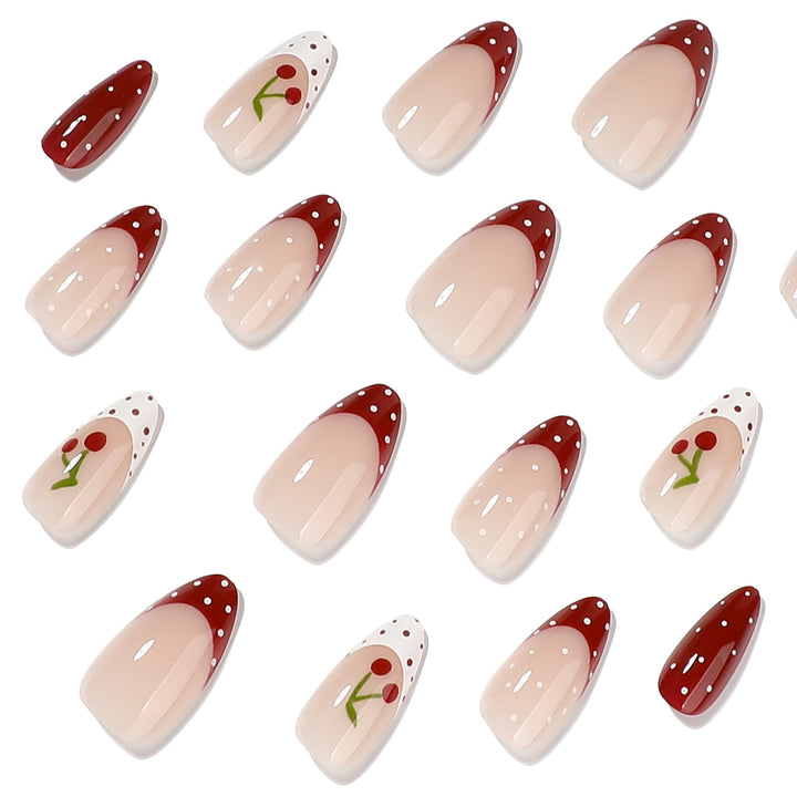 Kunstvolle Nagelverlängerungen mit fruchtigem Kirschdesign Karnz