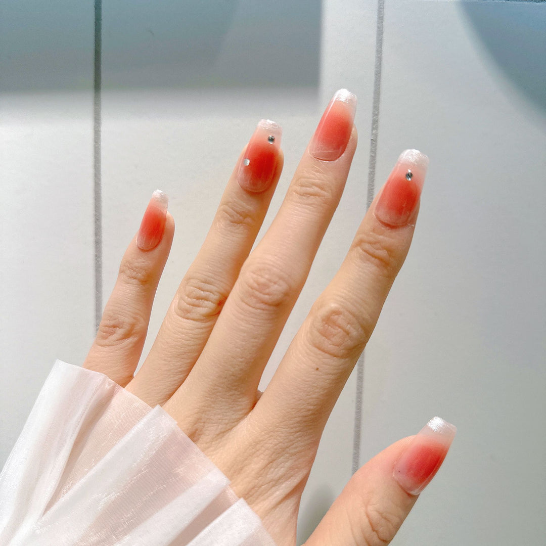 Dekorative Strass-Nagelkunst Karnz