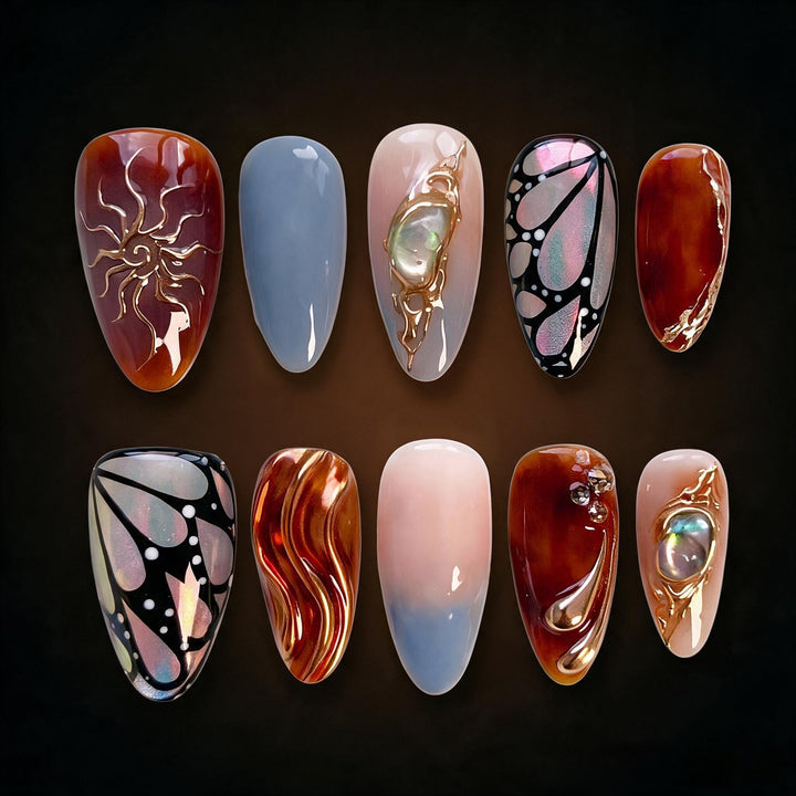 Künstlerisches Press-On Nagelkunst-Set mit strukturierten und metallischen Akzenten Karnz