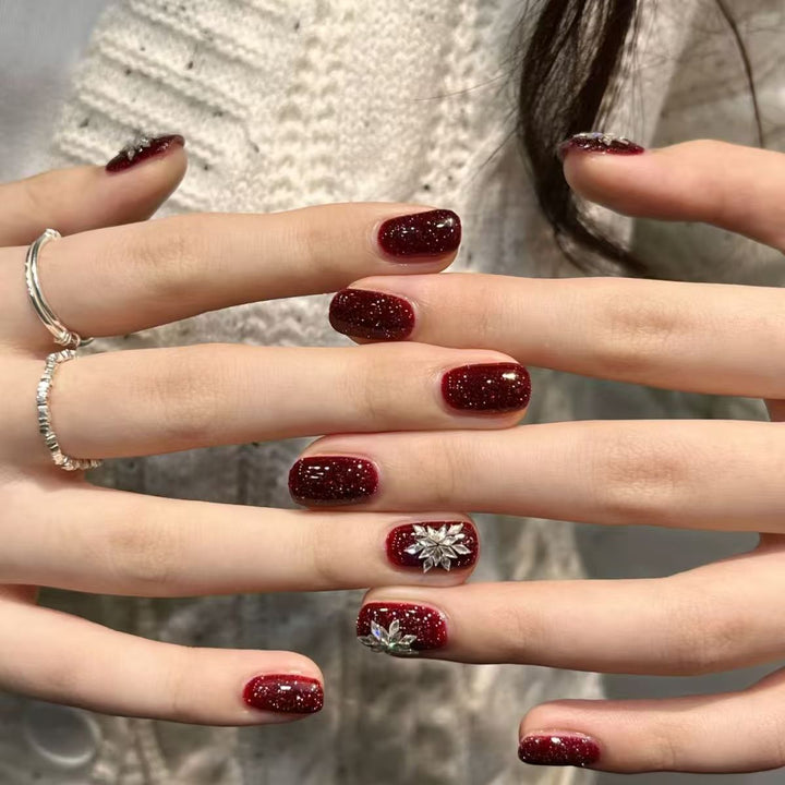 Glitzernde dekorative Press-On-Nagelerweiterungen