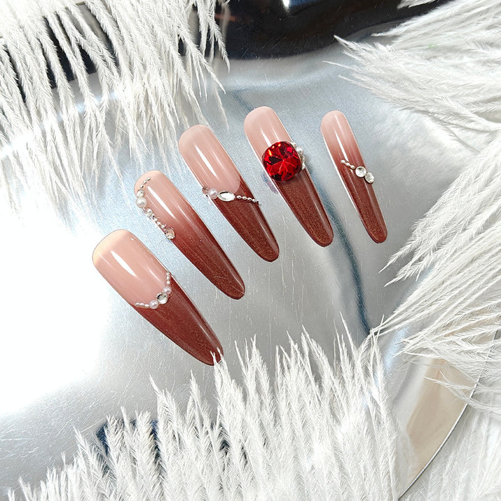 Kunstnägel mit Glamourösen Strassverzierungen Karnz