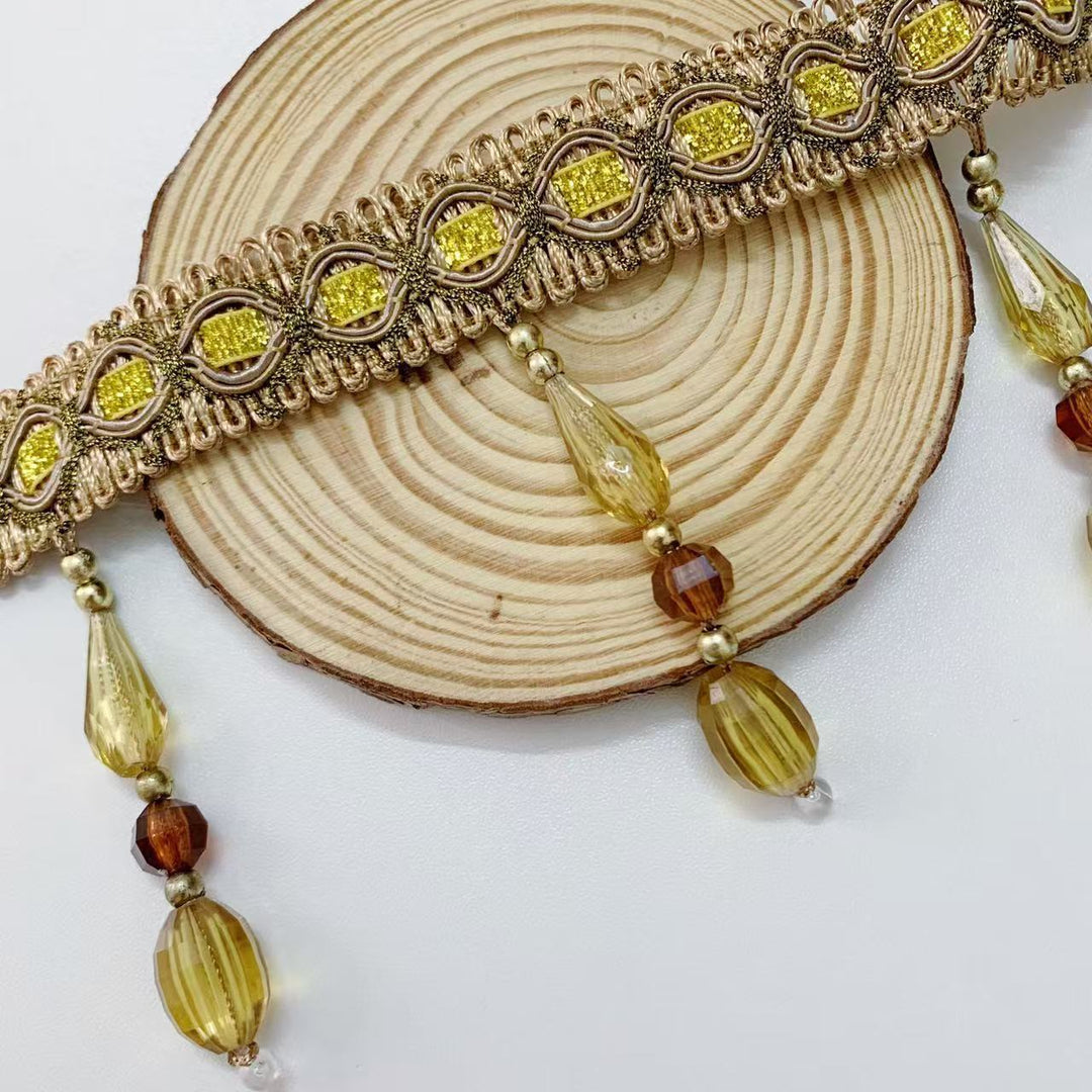Elegante und Auffällige Borte mit Glaskristallen Karnz